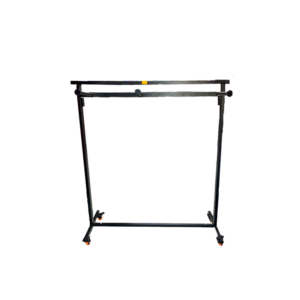 Exhibidor de Ropa Color Negro con soportes